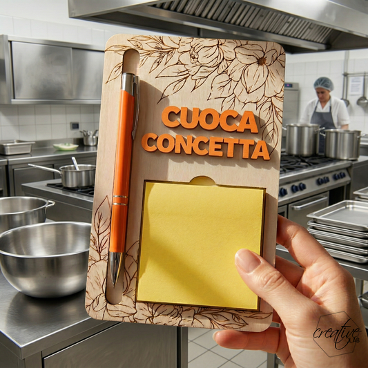 Porta post it + penna abbinata per cuoca, personalizzabili