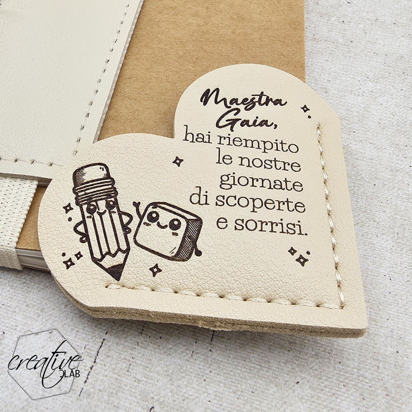 Segnalibro a cuore in ecopelle per insegnante