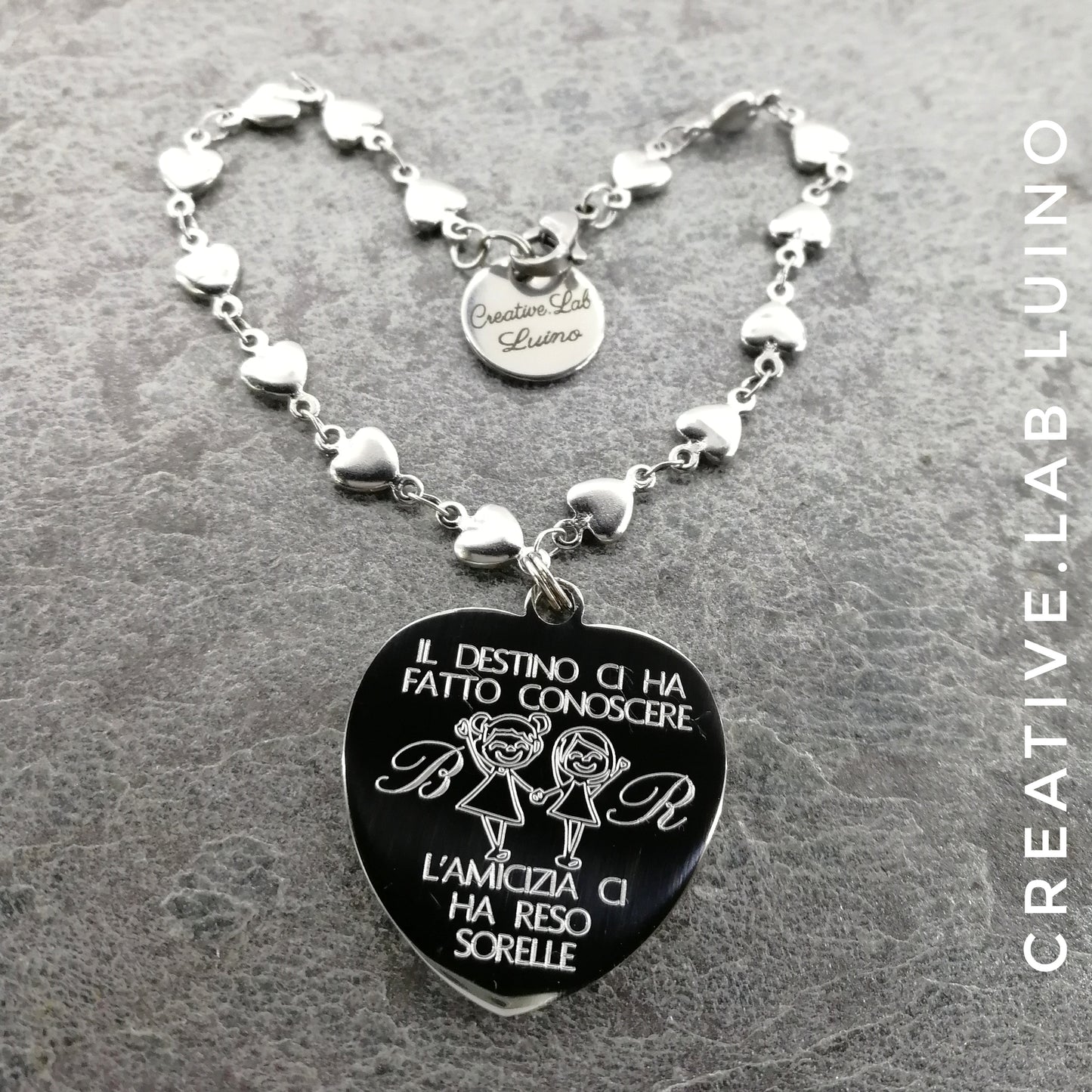 Bracciale in acciaio a cuoricini e ciondolo personalizzabile a cuore - amicizia (G9+B23)