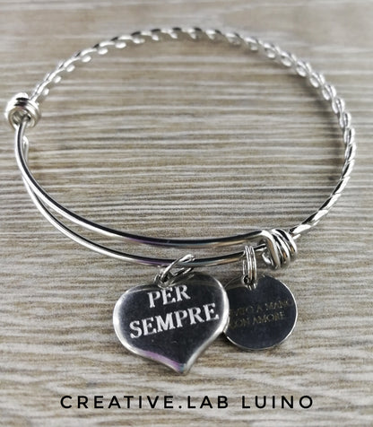 Bracciale rigido con nodi scorsoi e ciondolo personalizzabile a cuore (G49+A6)