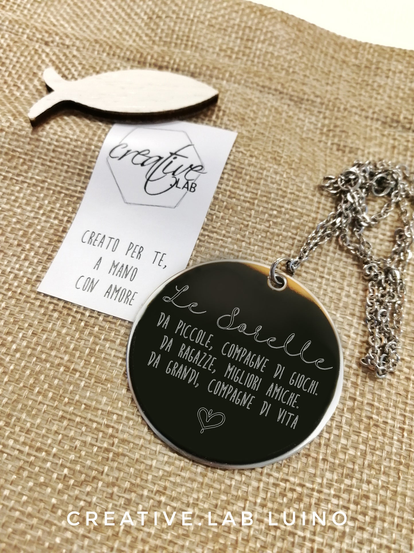 Ciondolo tondo con bordo in gomma personalizzato con catenina fine girocollo (C1+D2)
