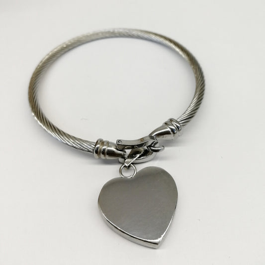 Bracciale rigido ritorto e ciondolo personalizzabile a cuore (G21+A11)