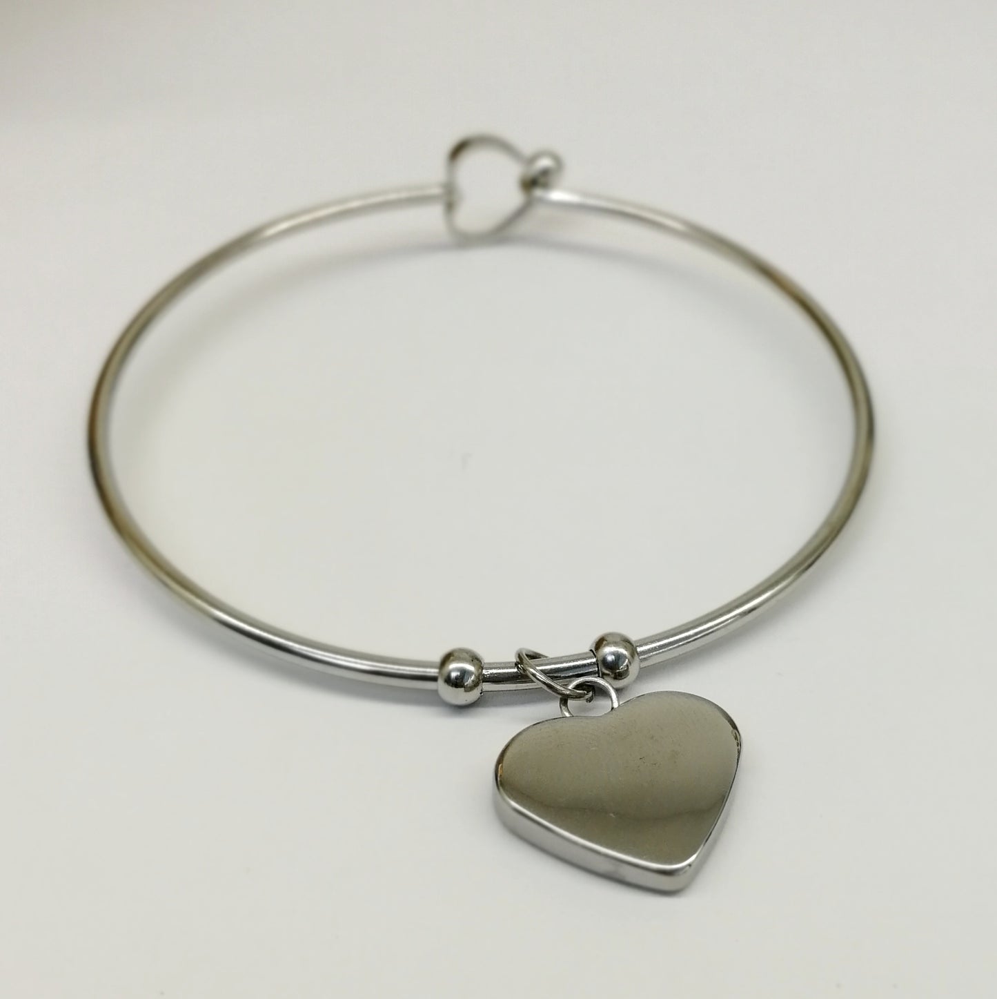 Bracciale rigido e ciondolo personalizzabile a cuore (G13+A21)