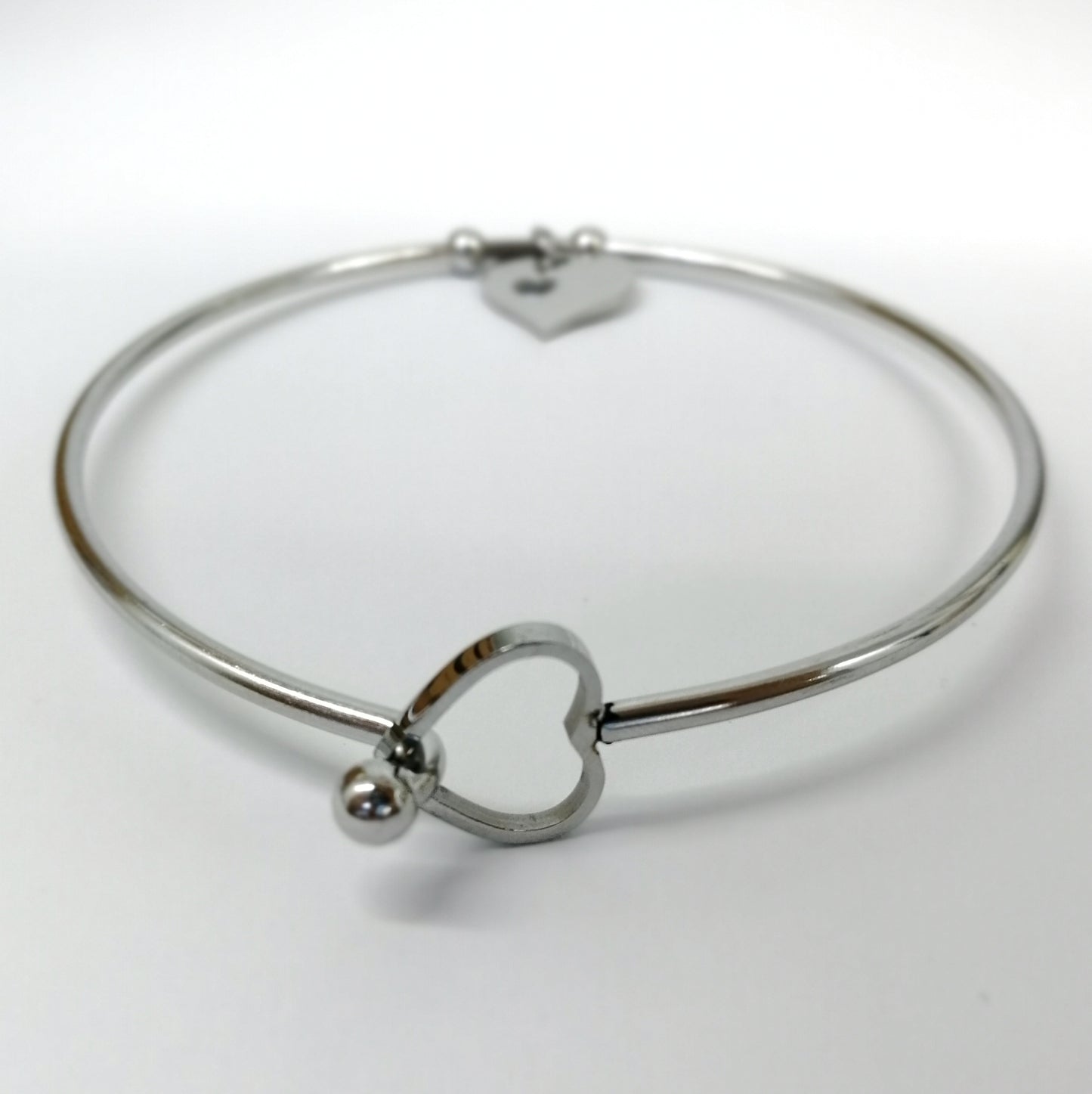 Bracciale rigido con ciondolo personalizzabile a cuore (G13+A25)