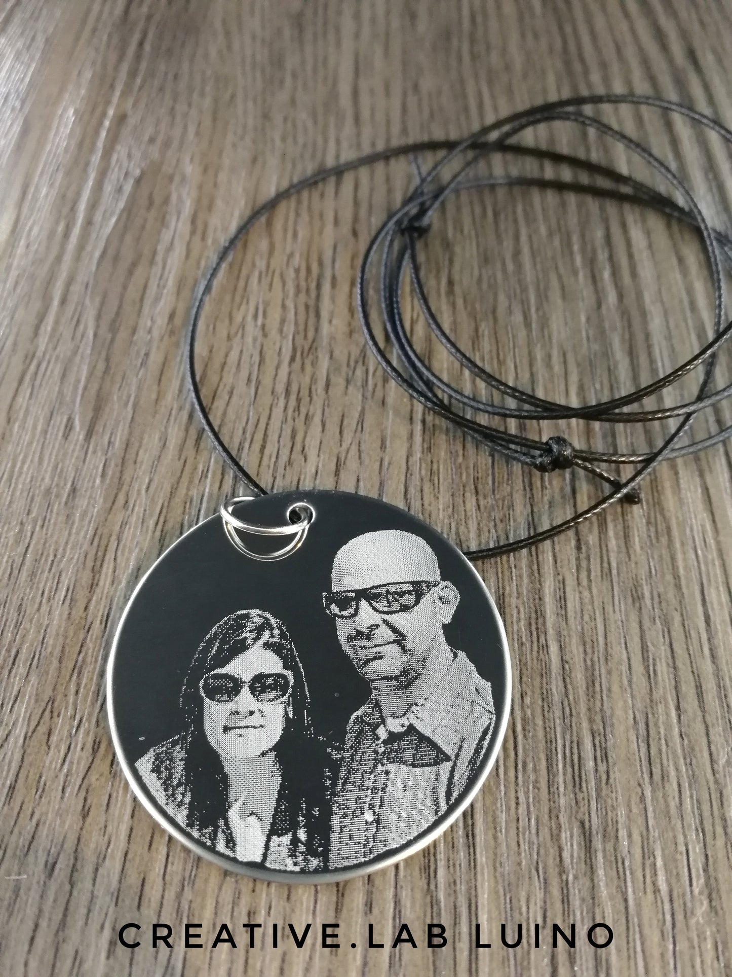 Ciondolo tondo con fotoincisione personalizzato con collarino (C1)