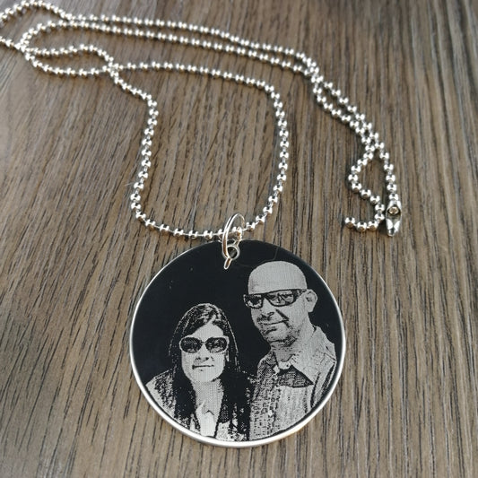 Ciondolo personalizzato con fotoincisione con catenina a pallini (C1)