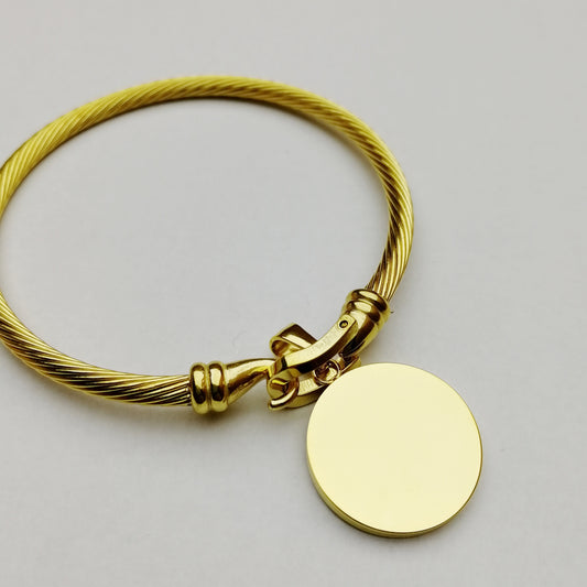 Bracciale rigido ritorto color oro e ciondolo personalizzabile tondo (G17+A20)