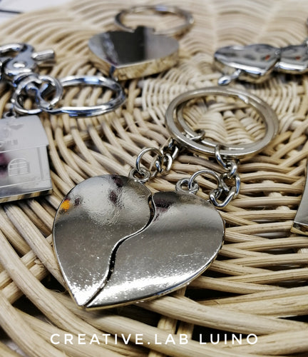 Coppia di portachiavi mezzo cuore da personalizzare (R20)