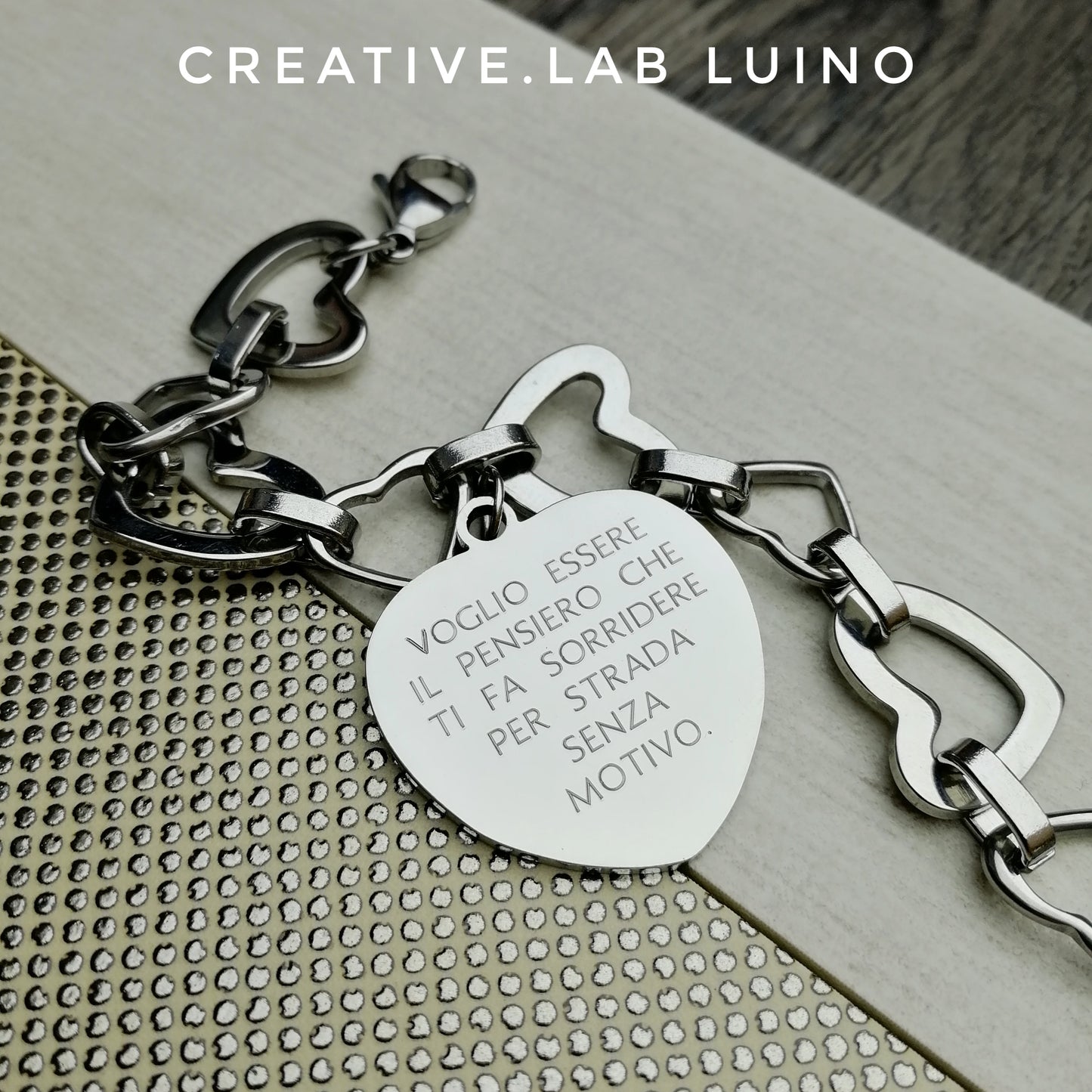 Bracciale con cuori e ciondolo personalizzabile a cuore (G40+B23)