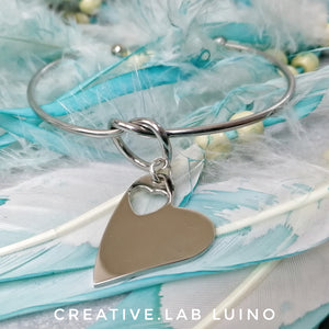 Bracciale rigido con nodo e ciondolo personalizzabile a cuore con cuoricino intagliato(G11+B29)