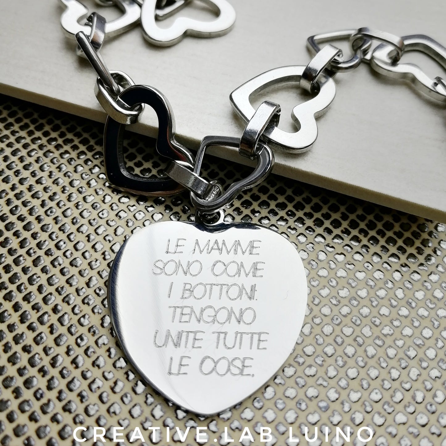 Bracciale per la mamma con cuori e ciondolo personalizzabile a cuore (G40+B23)