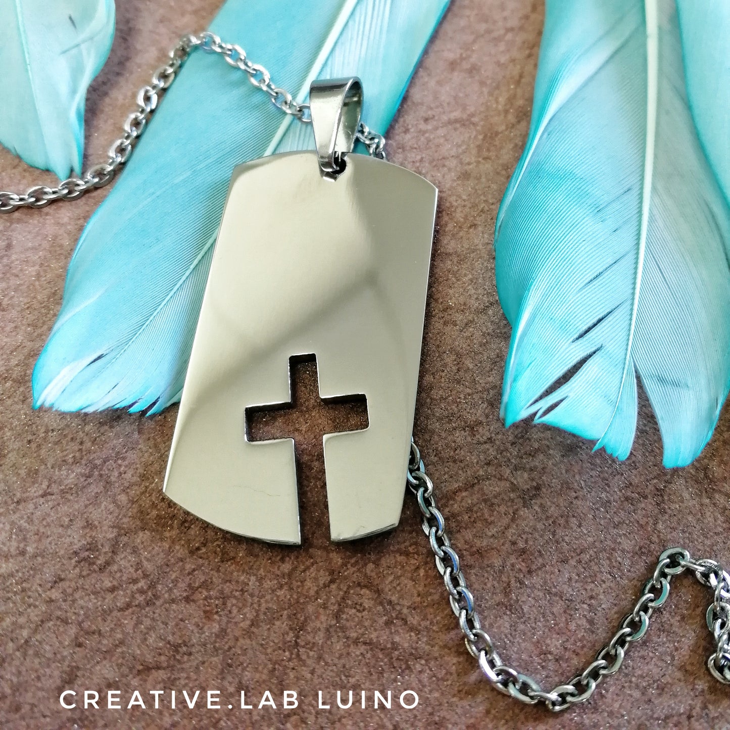 Ciondolo rettangolare con croce intagliata personalizzabile con collarino (B2)