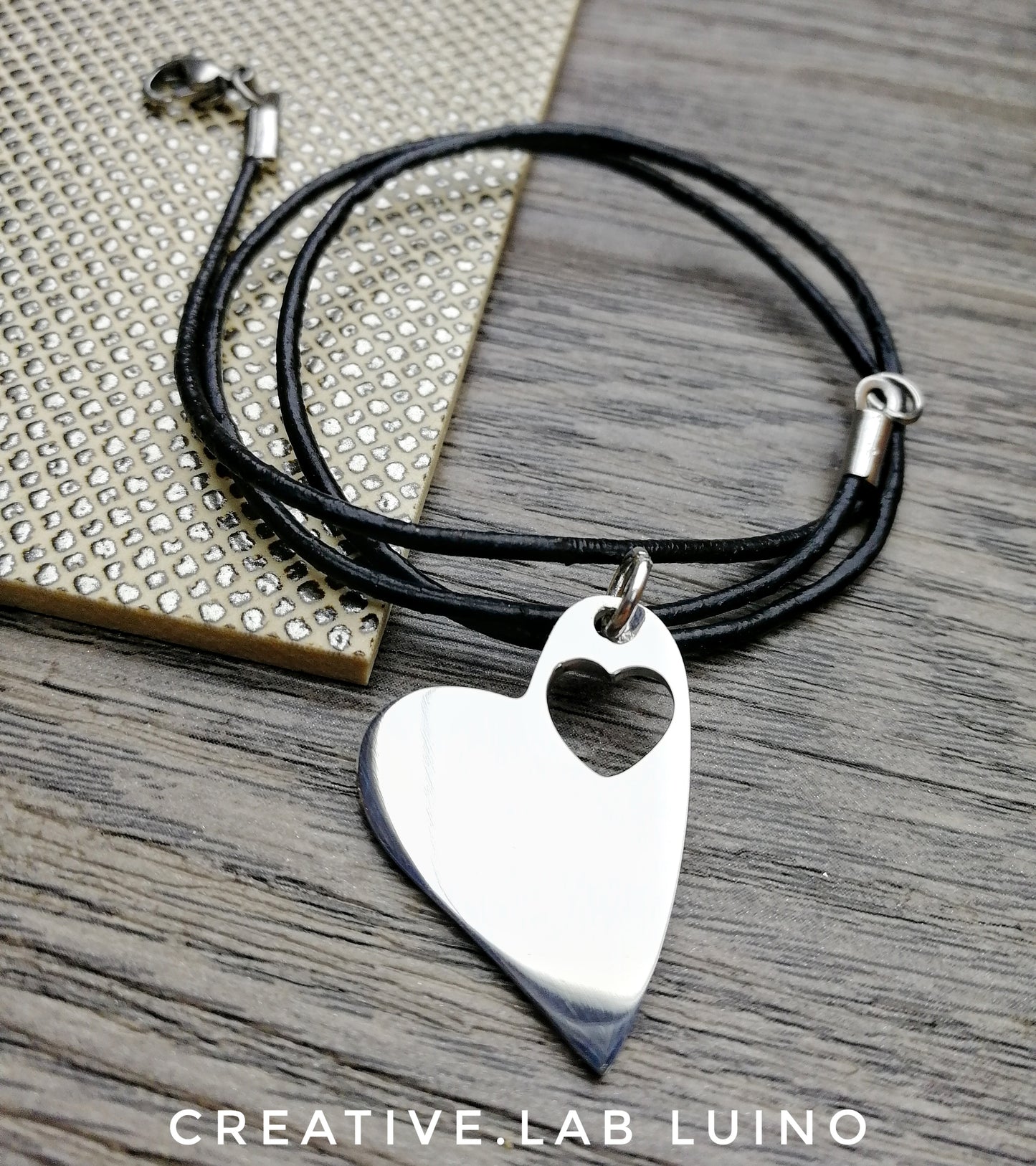 Ciondolo cuore personalizzabile con collarino (B29)