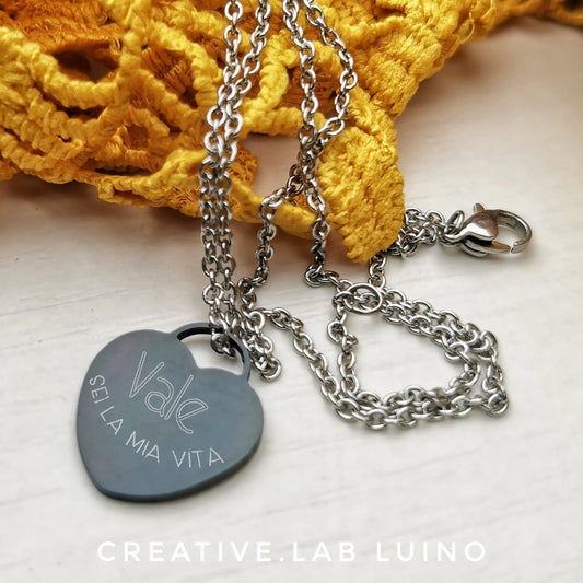 Ciondolo nero a cuore personalizzabile con collarino (B13D)