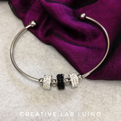 Bracciale rigido con perle con strass (G72)