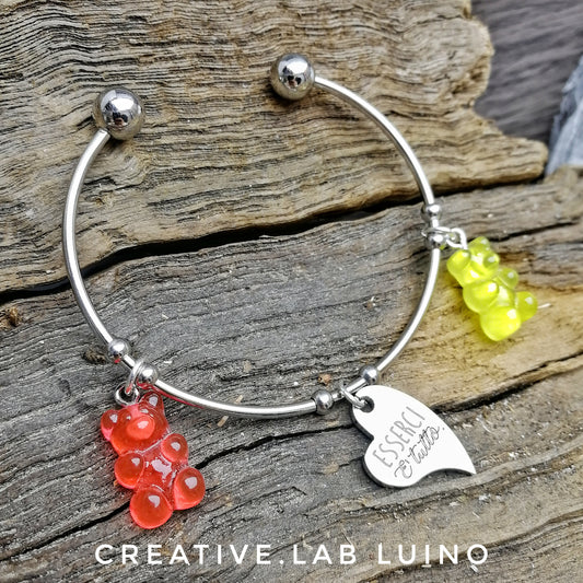 Bracciale rigido con ciondolo a cuore e orsetti gommosi (G16+B3B+jelly bear)