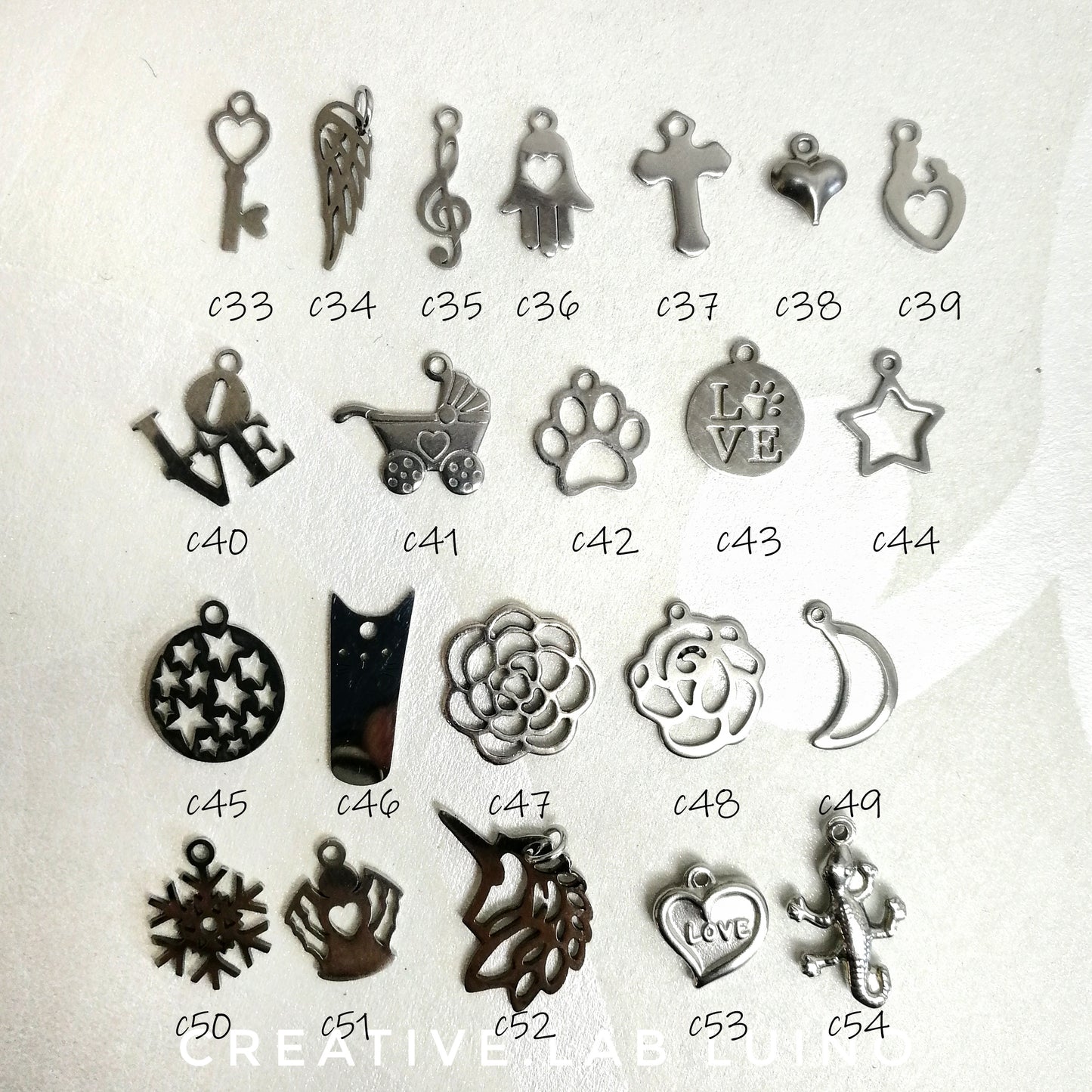 Bracciale con iniziale da personalizzare e ciondolini (bracc+lett+ch)