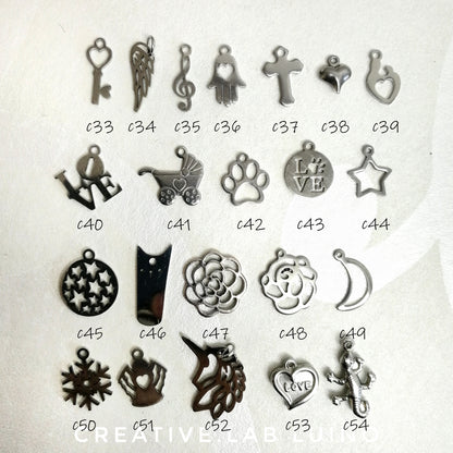 Bracciale con iniziale da personalizzare e ciondolini (bracc+lett+ch)