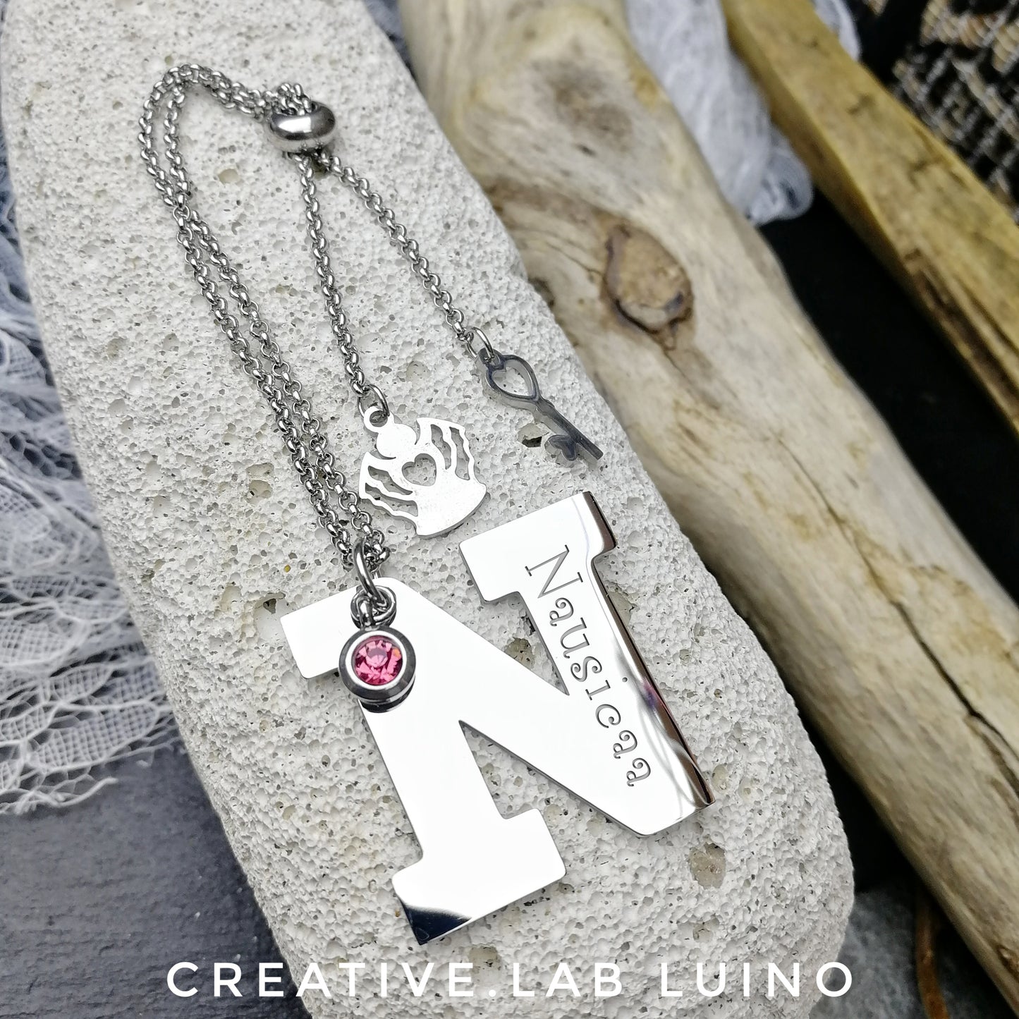 Bracciale con iniziale da personalizzare e ciondolini (bracc+lett+ch)