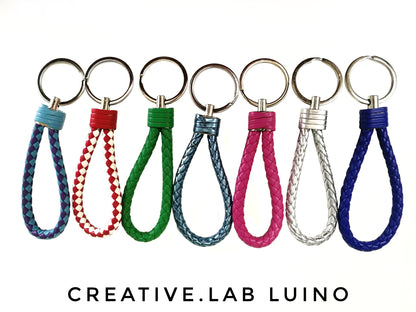 Portachiavi per la maestra con strap colorato e macchinina matita (C12+leth)
