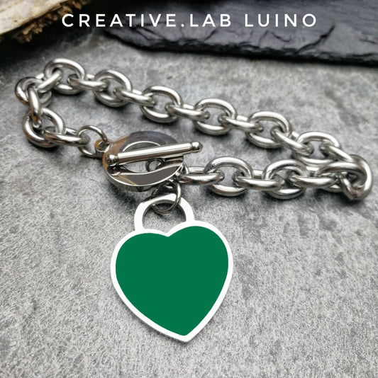 Bracciale con ciondolo personalizzabile a cuore smaltato verde (M8B)