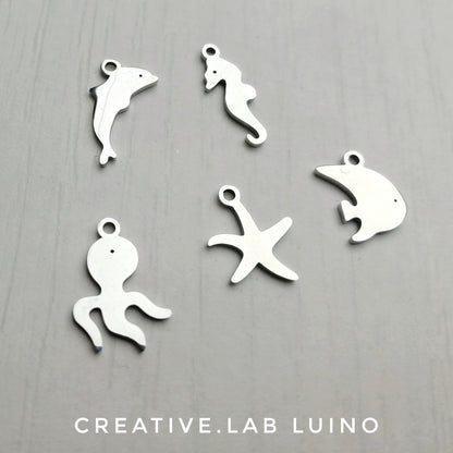 Bracciale con ciondolini in acciaio a tema mare (M18B)