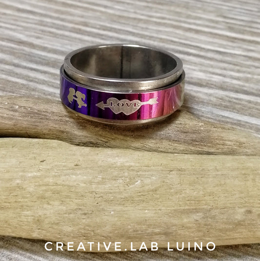 Anello in movimento disegno love coppia