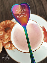 Carica l&#39;immagine nel visualizzatore di Gallery, Cucchiaino a cuore, color arcobaleno, personalizzabile per la mamma