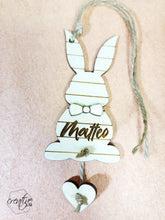 Carica l&#39;immagine nel visualizzatore di Gallery, Decorazione Pasquale coniglio con papillon e cuore