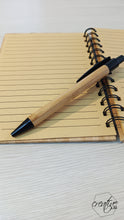 Carica l&#39;immagine nel visualizzatore di Gallery, Notes e penna di bamboo, personalizzabile per maestri - grafica libreria con nomi