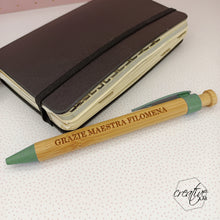 Carica l&#39;immagine nel visualizzatore di Gallery, Penna di bamboo personalizzabile per insegnante