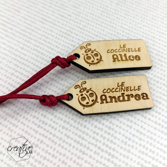 Tags decorativi con cordino colorato personalizzabili con nome - grafica coccinella