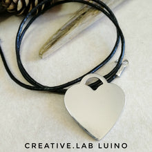 Carica l&#39;immagine nel visualizzatore di Gallery, Ciondolo cuore personalizzabile con collarino in cuoio (A4+CUOIO)
